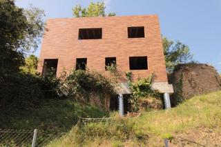 Casa adossada a Piera. Promoció obra parada a piera