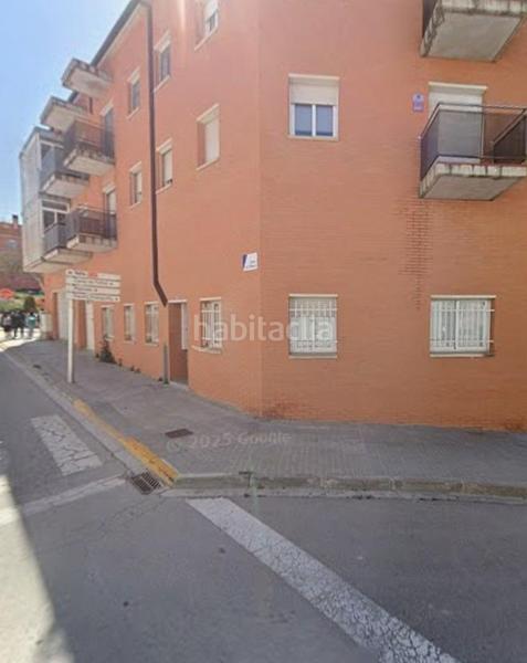 Foto dec167a3-c9ef-4779-99e9-81541dbd0e9a. Parking voiture dans Santa Margarida de Montbui