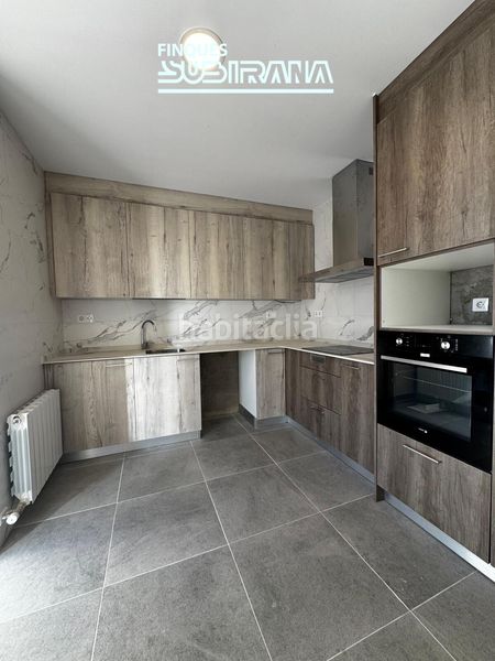 Foto a2f8ffe5-3186-4949-88bd-ba2308f540b8. Pis amb calefacció aparcament a Llevant Igualada