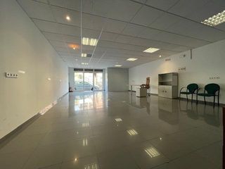Lloguer Local Comercial a Centre. Local comercial en venda o lloguer a igualada  barri poble sec