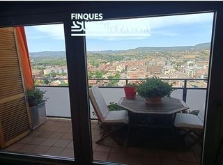 Pis a Poble Sec. En venta fantástico ático con vistas panorámicas a igualada.