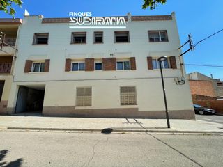 Casa a Calaf. Casa amb dos habitatges independents en venda a calaf