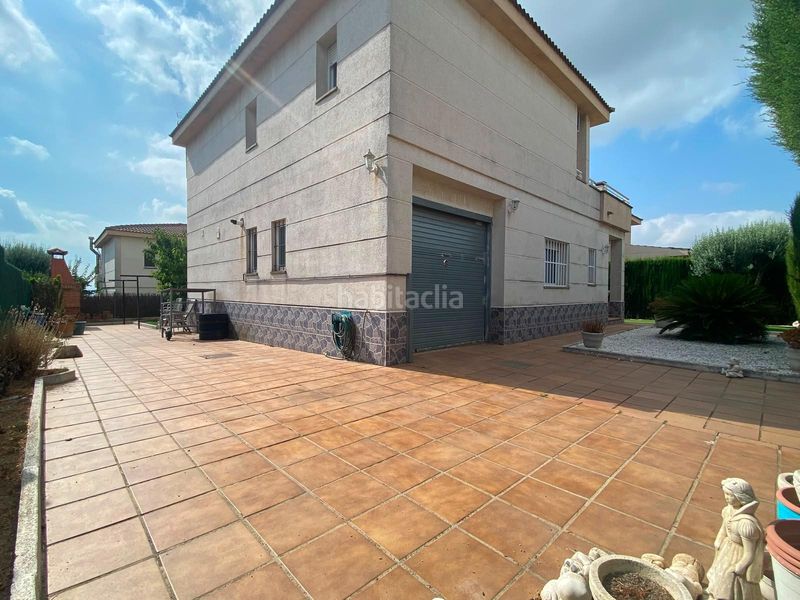 Foto f0287460-e7ba-4874-b82e-0f85b59b4aa2. Xalet amb aparcament a Nucli Urbà Esparreguera