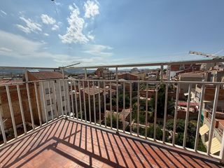 Pis a Poble Sec. Pis en magnífiques vistes per reformar a igualada