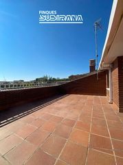 Casa a Les Comes. Exclusiva casa unifamiliar de 255 m2 amb ampli pati privat i esp
