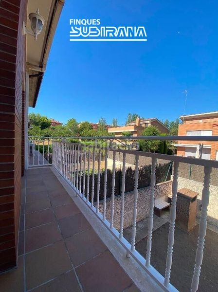 Foto a9923155-1f58-41f5-9082-440f28ac6405. Casa amb calefacció aparcament a Les Comes Igualada