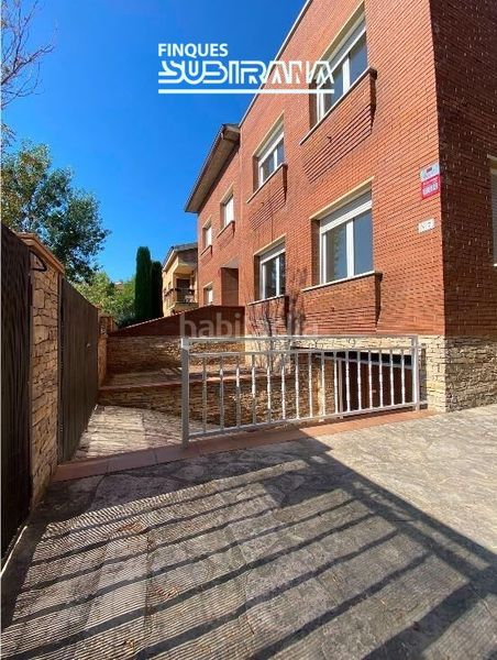 Foto fd5ea98e-55fe-4c17-acaa-493947301ece. Casa amb calefacció aparcament a Les Comes Igualada