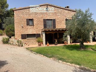 Masía en Aguilar de Segarra. Encantadora finca rústica a aguilar de segarra