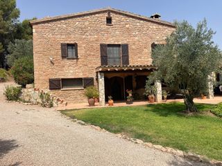 Country house in Aguilar de Segarra. Encantadora finca rústica a aguilar de segarra