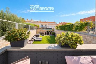 Maison jumelée à Les Comes. Exclusiva casa de disseny a les comes, igualada