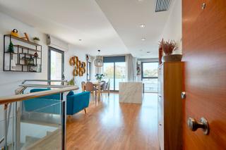 Zweistöckige Wohnung  Carrer ana maría matute ausejo. Exclusivo dúplex con encanto en gràcia, junto al parc güell, bar