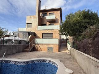 Casa  Carrer del jou. Casa con piscina, jardín en vilanova i la geltrú