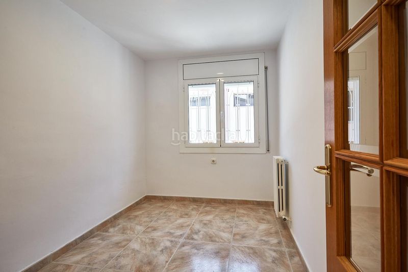 Foto fa977248-dca5-4875-849d-b946d85ab2ec. Casa amb aparcament a Navarcles