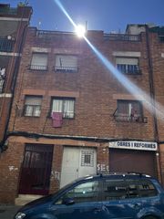 Etagenwohnung  De l'autonomia. Piso en santa coloma bien ubicado