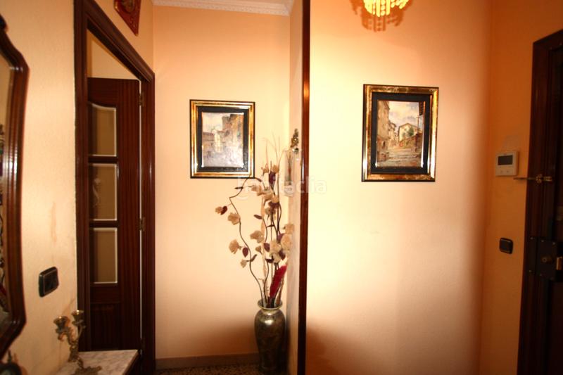 Foto 105e897f-6acc-4a59-b20b-7d61b094b6b8. Flat with heating in Singuerlín Santa Coloma de Gramenet