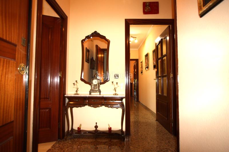 Foto 5fd65bb1-4996-4df7-8759-e3a3d4605312. Flat with heating in Singuerlín Santa Coloma de Gramenet