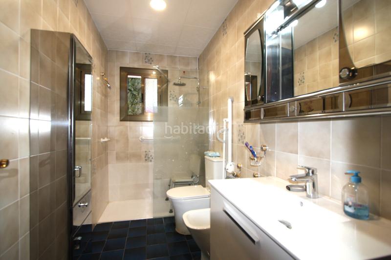 Foto e8d8153f-6cc0-4fe3-afaa-c1ae09b2b18e. Flat with heating in Singuerlín Santa Coloma de Gramenet