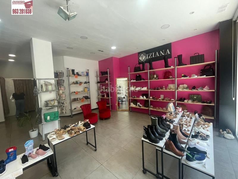 Foto 20461ec0-3526-483f-be85-cc436c15b2e8. Traspaso local comercial ref08486 traspaso de zapateriano se alquila el local sin el traspaso en zona plaza españa en Valencia