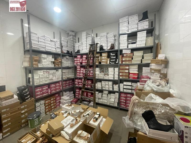 Foto 789cc52c-2994-45ec-b513-aa27578165cc. Traspaso local comercial ref08486 traspaso de zapateriano se alquila el local sin el traspaso en zona plaza españa en Valencia