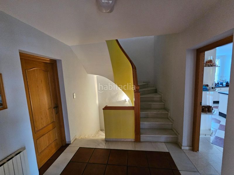 Foto 0a8ddeae-f883-4129-beac-c702cae4c58e. Xalet amb piscina a Monserrat