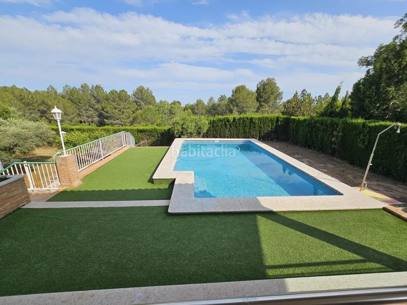 Foto ab95faa8-d861-4251-8192-0efd4f153b73. Xalet amb piscina a Monserrat