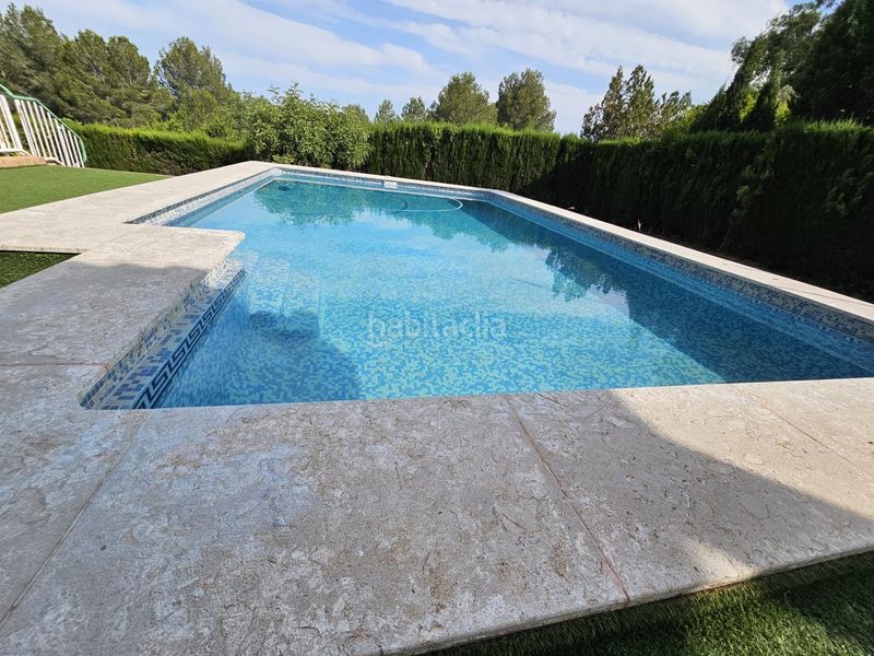 Foto d31524a3-e031-4bb8-9fda-239f2452a9cd. Xalet amb piscina a Monserrat