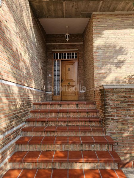 Foto f554804c-8026-4d96-84c6-39ed4b9dba8f. Xalet amb piscina a Monserrat