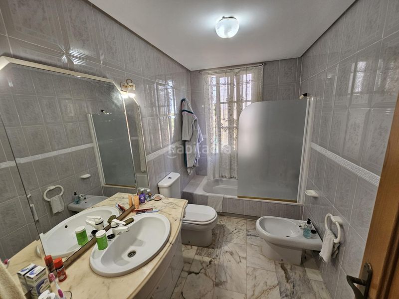 Foto f9383e8c-4fea-459f-b538-67e80725120f. Xalet amb piscina a Monserrat