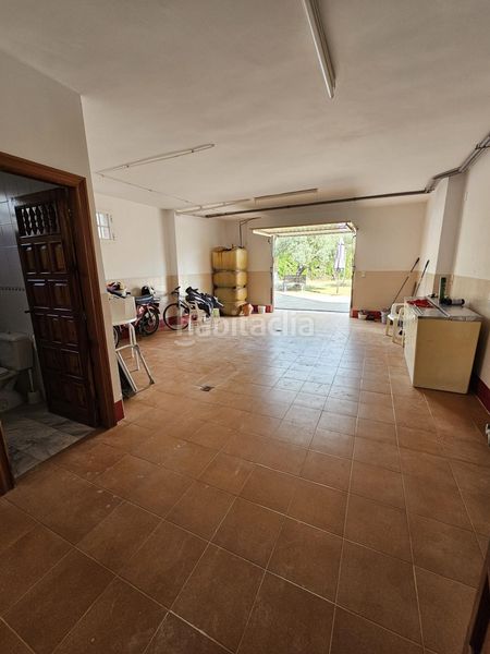 Foto fa9a8adb-f00d-4723-adda-5d2360205994. Xalet amb piscina a Monserrat