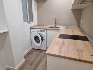 Location Appartement  Calle brasil. Alquiler de hermoso piso reformado de dos habit. y un despachosi