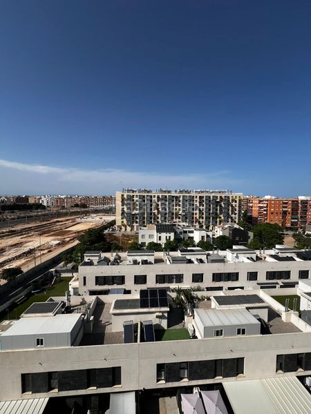 Foto 32aed5a6-42d5-41f6-9e85-5f8b154e5d17. Duplex with parking in Malilla Valencia