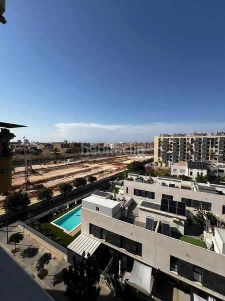 Foto b9743527-a65e-4f04-8859-683b2006d045. Duplex with parking in Malilla Valencia