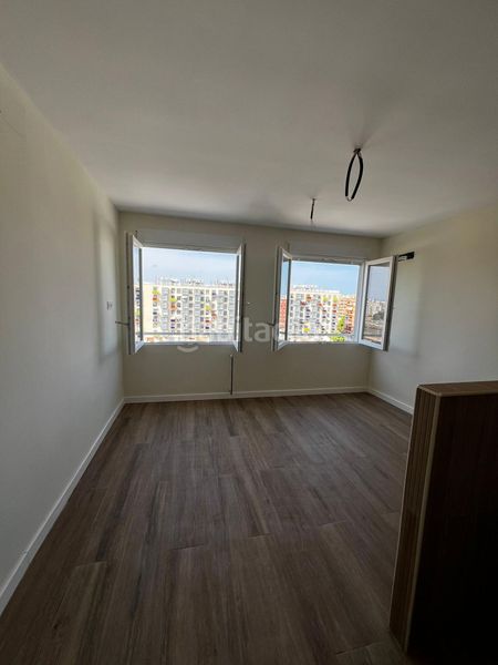 Foto c2aeb9bb-6cea-4f04-be31-6bc6cfa3d6d8. Duplex with parking in Malilla Valencia
