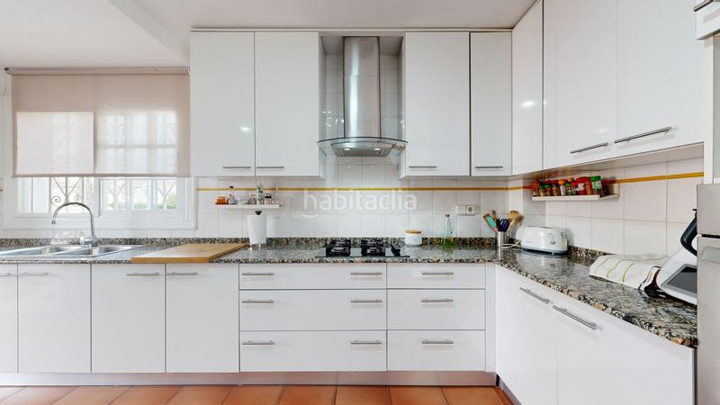 Foto af9cdb40-27e7-4bea-8f56-93437d0dc35e. Casa con riscaldamento parcheggio piscina in La Cañada Paterna