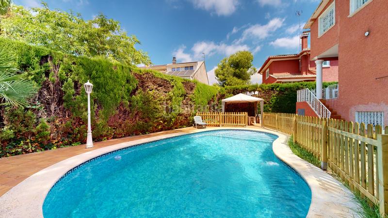 Foto b9b29fcc-61e1-418e-aabc-53ff942714eb. Casa con riscaldamento parcheggio piscina in La Cañada Paterna