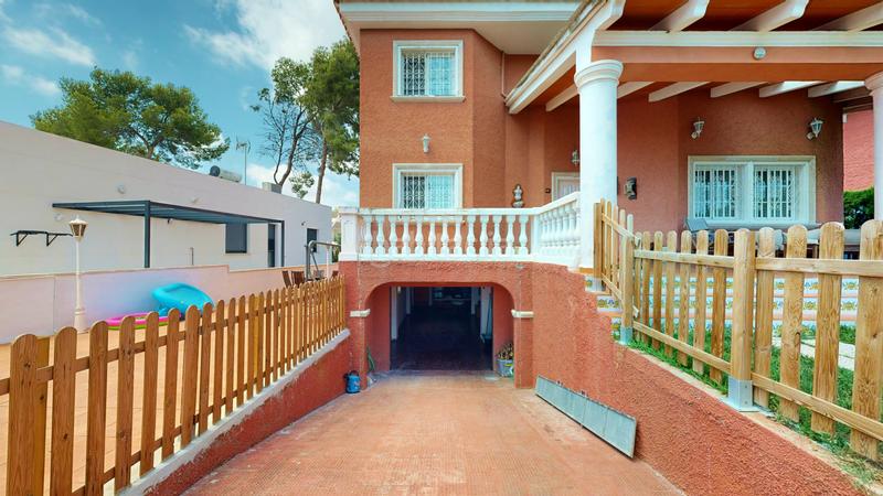 Foto f535e4f2-cc0b-413d-afca-b14266a25fed. Casa con riscaldamento parcheggio piscina in La Cañada Paterna