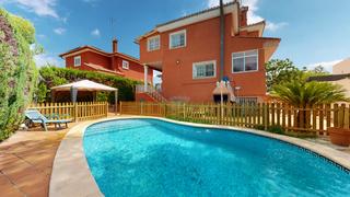 Haus en La Caada. Chalet independiente en el planto la canyada con piscina privad