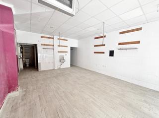 Local Comercial  Aldaia - cl doctor fleming. En plena zona comercial de aldaia, local de 52,20m listo para co