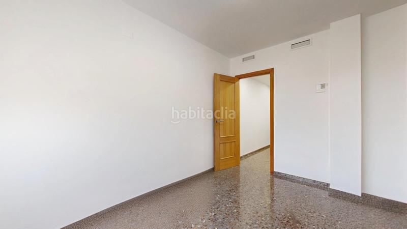 Foto f2d45943-35ee-4ec1-a68f-5ba67eece86c. Pis amb calefacció aparcament a Montroy