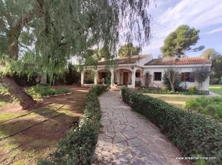 Location Chalet  Calle murcia. Cuatro habitaciones, pergola y jardin de invierno