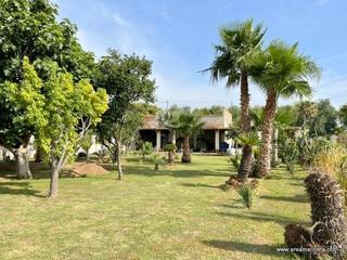 Casa a Carretera de perrina 10. Venta de espectacular masía con gran terreno y jardín, ubicada e
