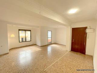 Pis en Carrer de vicent brull 52. Venta de piso con gran balcn, ventilacin cruzada, a un paseo d
