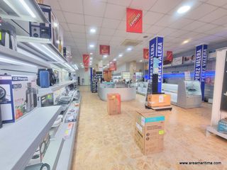 Lloguer Local Comercial  Carrer de dalt de la mar. Alquiler/for rent/ de local comercial de 340m2 (183m2 +156m2) en