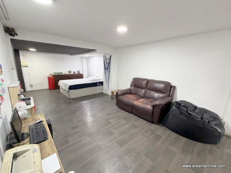 Foto 69fb7b49-d5a5-4b06-82ce-8c11e43bf4e0. Local comercial a El Cabanyal-El Canyamelar Valencia