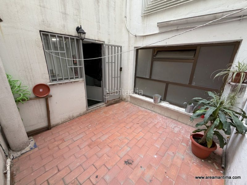 Foto dfb8cee2-1990-4be1-a895-c649a323ac69. Local comercial a El Cabanyal-El Canyamelar Valencia