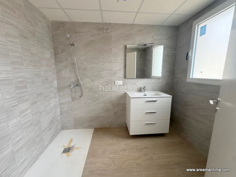 Foto 4a9169ca-c99c-4208-be64-4e424a3c0de1. Casa adossada amb aparcament a Anna