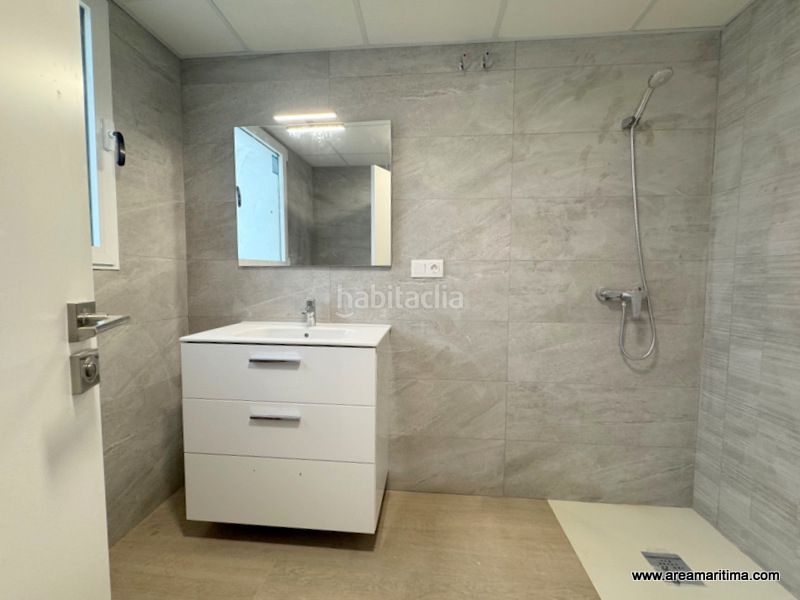 Foto 75145d16-865c-4f7a-8cbd-c5ecd411ec33. Casa adossada amb aparcament a Anna