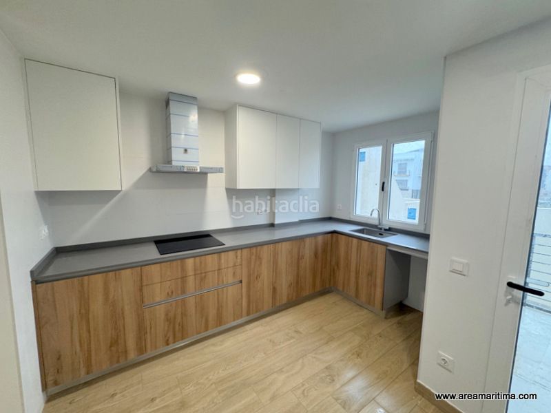 Foto 998be1d7-ee45-48c2-837e-62d2d0c841eb. Casa adossada amb aparcament a Anna