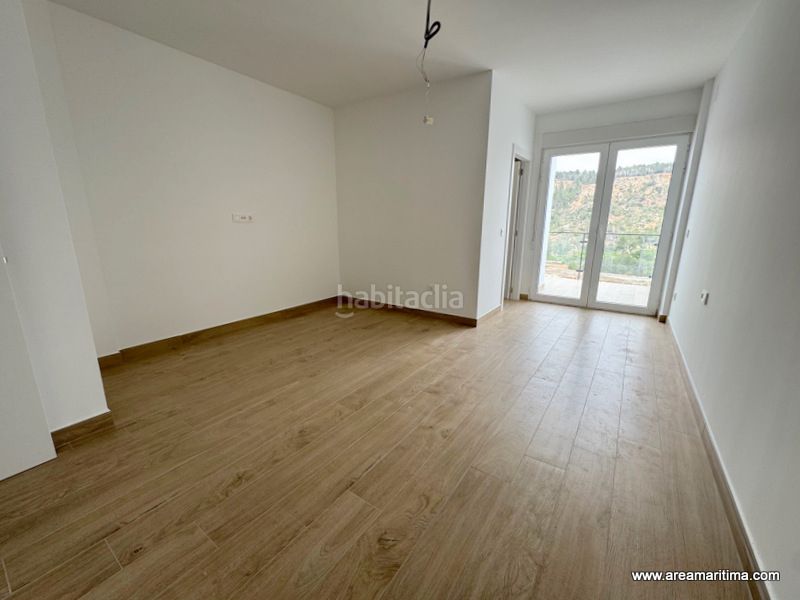 Foto 9b66146b-8054-4569-b43d-3584b6772bf3. Casa adossada amb aparcament a Anna