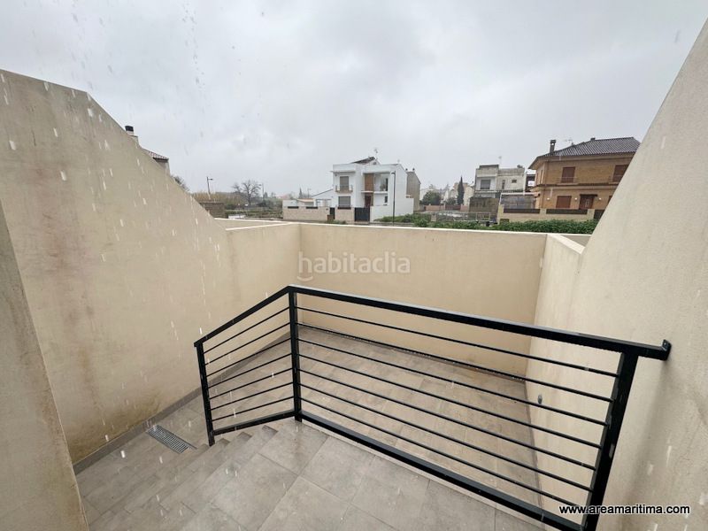 Foto f5ace7e5-baf9-4c3d-87a9-de8e46c7a174. Casa adossada amb aparcament a Anna